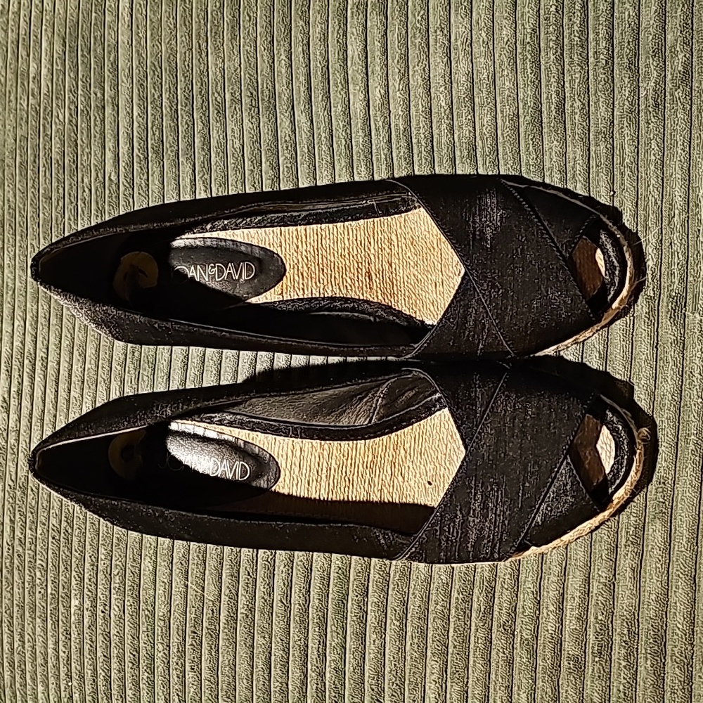 Joan & David Bettini black satin peep toe espadrille wedge. Size 9. - Picture 3 of 10